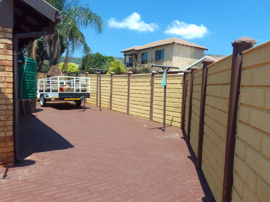 To Let 3 Bedroom Property for Rent in Geelhoutpark North West